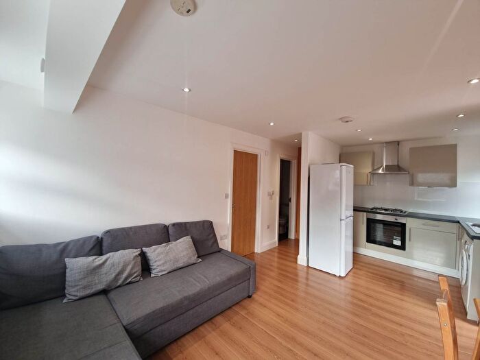 1 Bedroom Detached Bungalow To Rent In Burghley Road, Turnpike Lane, N8