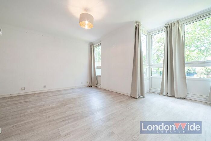 3 Bedroom Flat To Rent In Warwick Crescent, London, W2