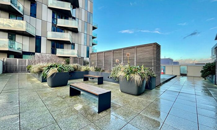 1 Bedroom Flat To Rent In Saffron Central Square, Pinnacle Apartments, CR0