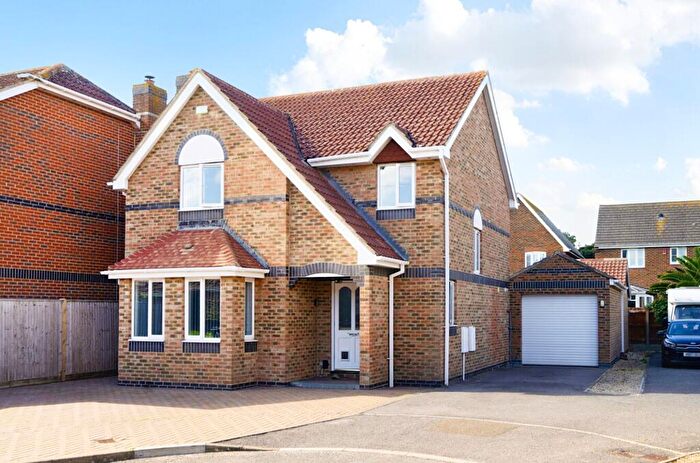 4 Bedroom Detached House For Sale In Wilton Close, Bracklesham Bay, PO20