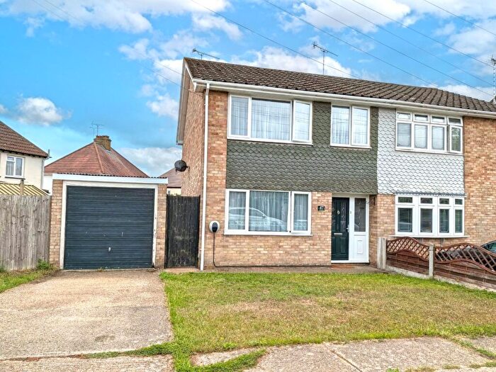 3 Bedroom Semi Detached House For Sale In Kingsmere, Thundersley, Essex, SS7