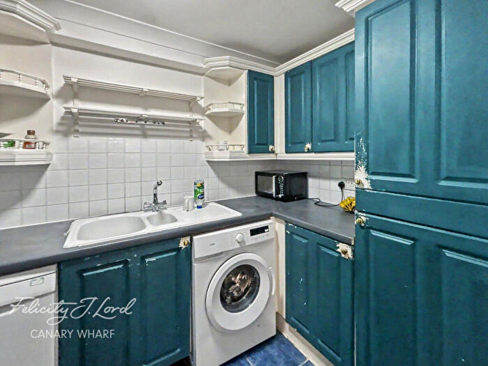 1 Bedroom Apartment To Rent In Westferry Road, London, E14