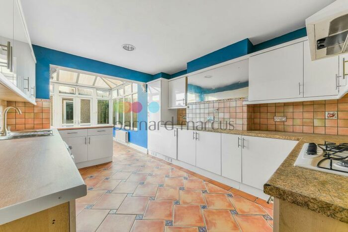 3 Bedroom Apartment To Rent In Therapia Lane, Croydon, CR0