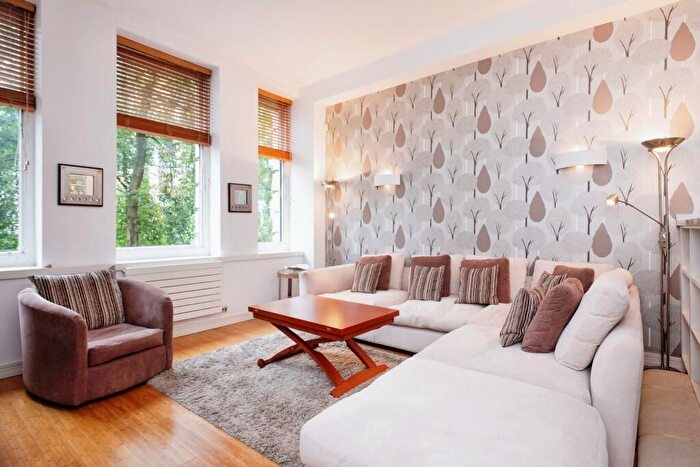 2 Bedroom Flat To Rent In Melrose Avenue, Mitcham, CR4