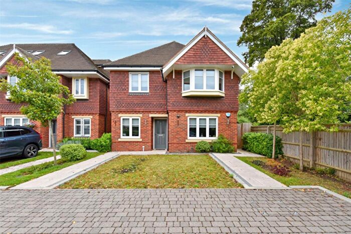 4 Bedroom Detached House To Rent In Clewer Hill Road, Windsor, Berkshire, SL4