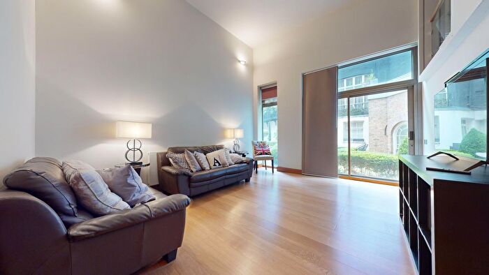 2 Bedroom Flat To Rent In Curzon Square, London, W1J