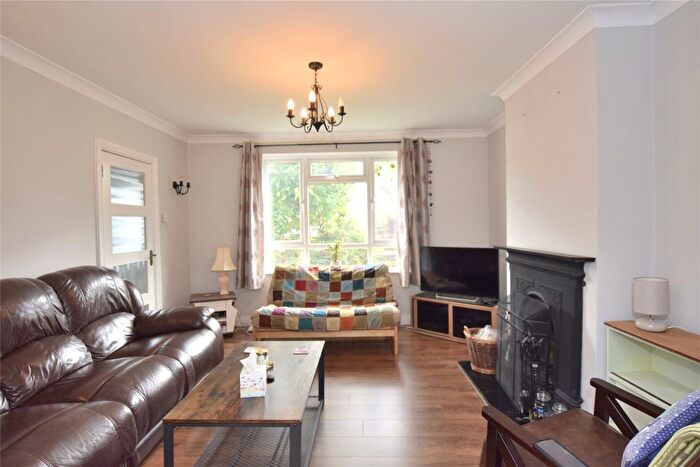 3 Bedroom Semi-Detached House To Rent In Meaden Hill, Headington, Oxford, Oxfordshire, OX3