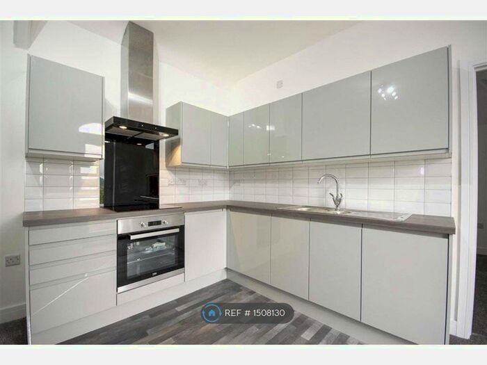 1 Bedroom Flat To Rent In Vyrnwy House, Llansanffraid, SY22