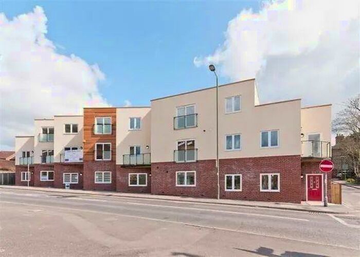 2 Bedroom Flat For Sale In Whyteleafe Hill, Whyteleafe, Surrey, CR3