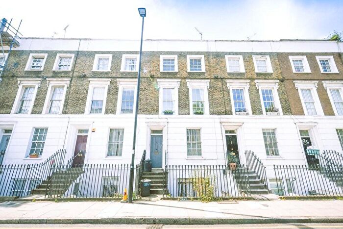 Flat To Rent In New North Road, London, N1
