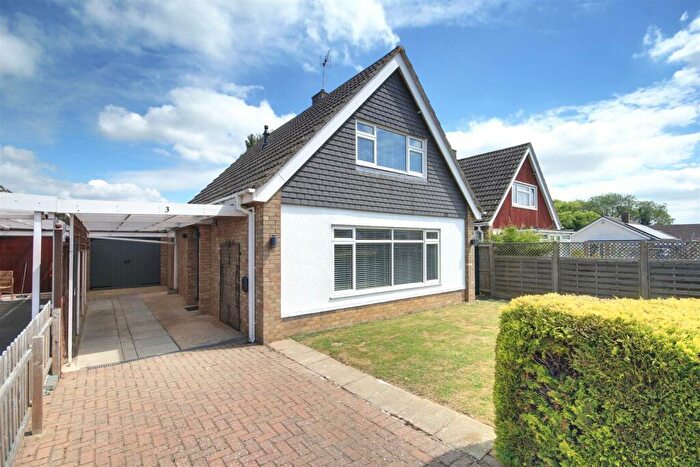 3 Bedroom Chalet To Rent In Ashton Close, Needingworth, PE27