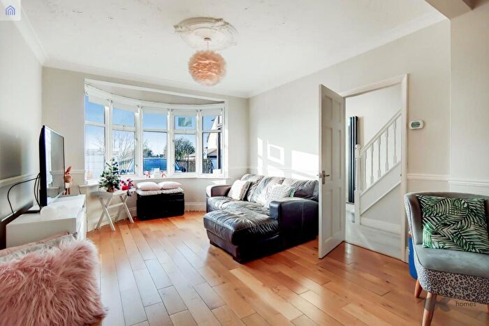 3 Bedroom Semi Detached House To Rent In Park Lane, Hornchurch, RM11