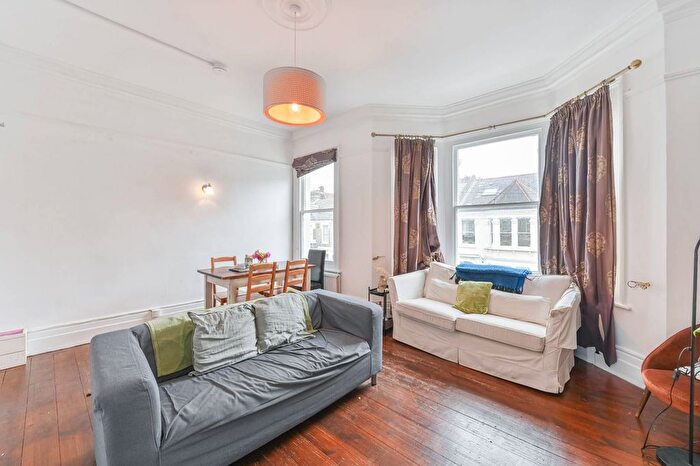 3 Bedroom Flat To Rent In Leander Road, Brixton, London, SW2