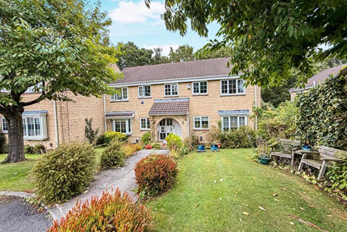 2 Bedroom Flat To Rent In Oakdene Drive, Alwoodley, Leeds, LS17