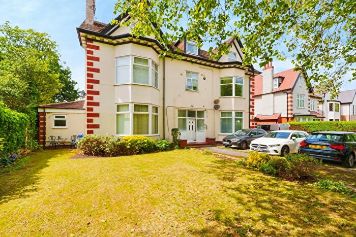 2 Bedroom Flat For Sale In Warren Drive, Wallasey, CH45