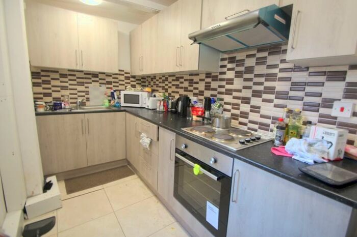 5 Bedroom Terraced House To Rent In Cardigan Road, Hyde Park, Leeds, LS6