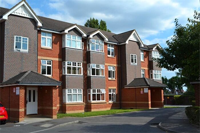 2 Bedroom Flat To Rent In Chamberlain Gardens, Hounslow, TW3
