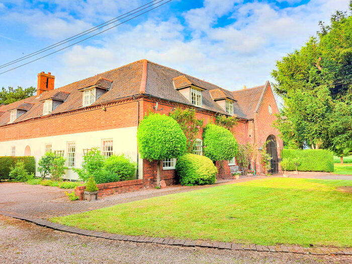 4 Bedroom Coach House For Sale In Orgreave, Alrewas, DE13