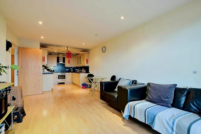 1 Bedroom Flat To Rent In Shrubland Road, London, E8