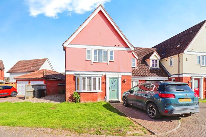 4 Bedroom Link Detached House For Sale In Blackthorn Close, Diss, IP22
