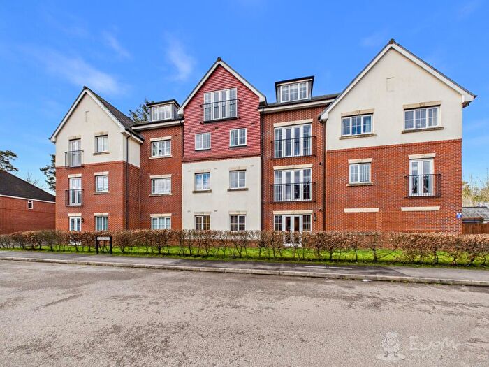 2 Bedroom Flat For Sale In Royal Drive, Bordon, Hampshire, GU35