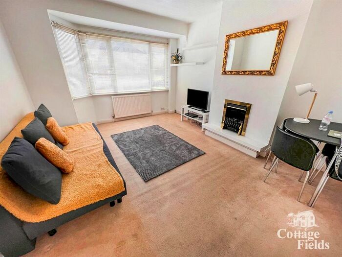 1 Bedroom Flat To Rent In Fernwood Crescent, London, N20