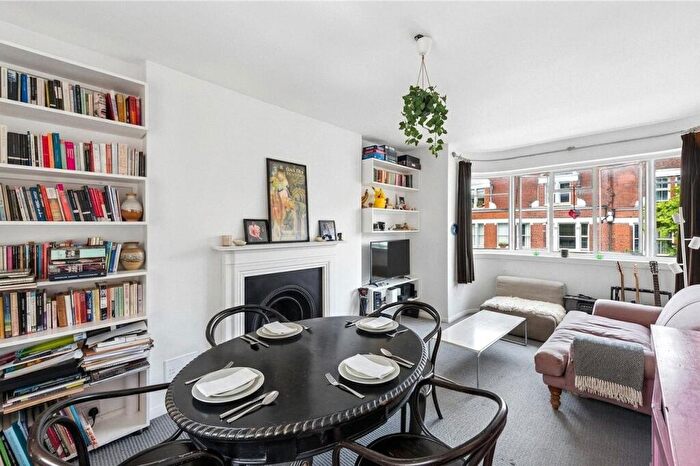 2 Bedroom Apartment For Sale In Clissold Crescent, London, N16