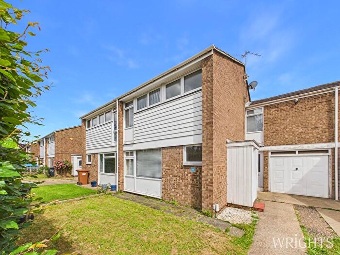 4 Bedroom Semi-Detached House To Rent In Herns Lane, Welwyn Garden City, AL7