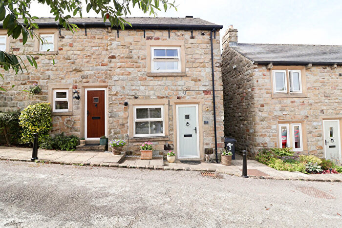 2 Bedroom Semi-Detached House For Sale In Hob Hill Meadows, Glossop, SK13