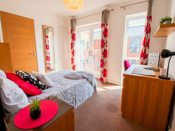 8 Bedroom Property To Rent In Saxton Court, Gillingham, Kent, ME7