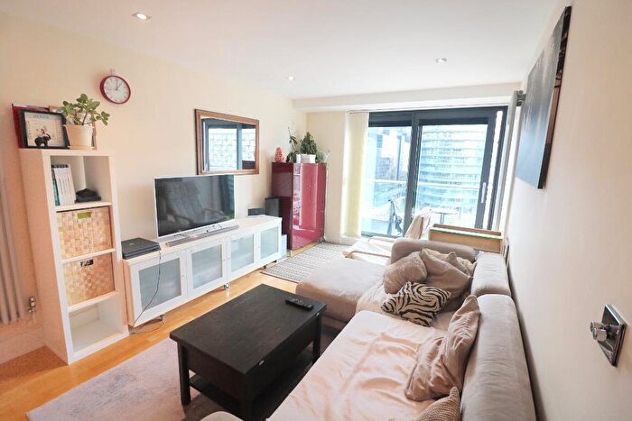 2 Bedroom Flat To Rent In Millharbour, South Quay, London, E14