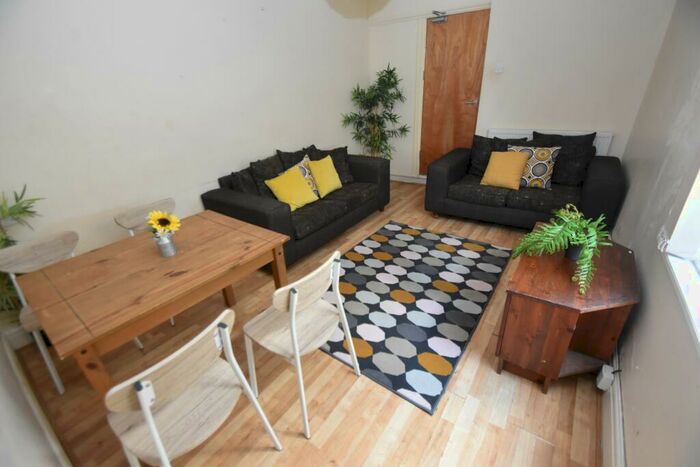 5 Bedroom House To Rent In Malefant Street, Cathays, Cardiff, CF24