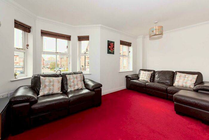 4 Bedroom Town House To Rent In Cavendish Walk, Epsom, KT19