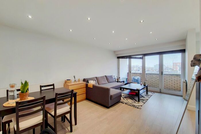 2 Bedroom Flat To Rent In The Colonnades, Porchester Terrace North, Bayswater, W2