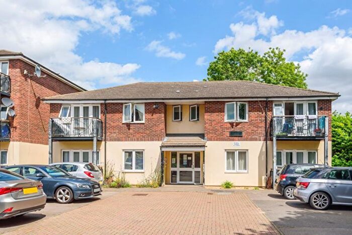 2 Bedroom Flat For Sale In Bentley Court, Denham Road, N20