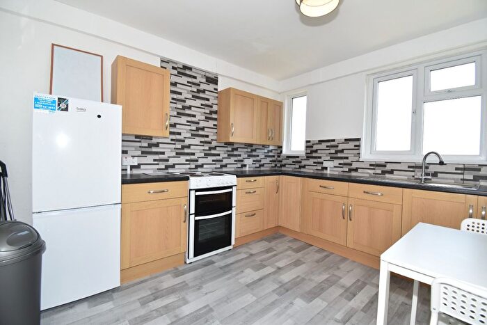 2 Bedroom Flat To Rent In Grenville Road, Falmouth, TR11