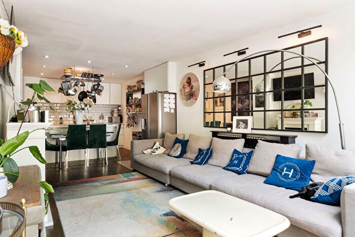 3 Bedroom Maisonette For Sale In Russel Road, Kensington, W14