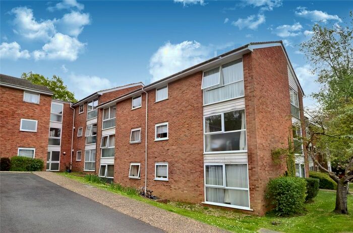2 Bedroom Flat To Rent In Fairview Gardens, Farnham, Surrey, GU9