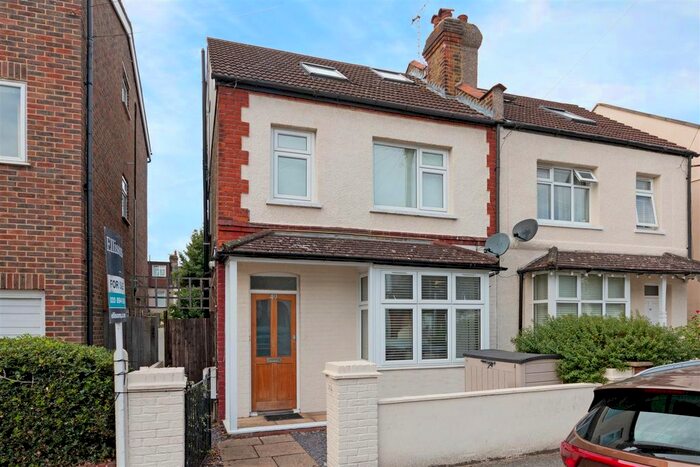 1 Bedroom Flat To Rent In Chestnut Road, London, SW20