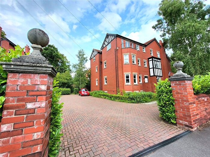3 Bedroom Flat To Rent In Wilmslow Road, Didsbury, Manchester, M20