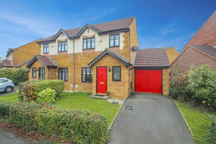 3 Bedroom Semi-Detached House To Rent In Lowndes Grove, Shenley Church End, Milton Keynes, MK5