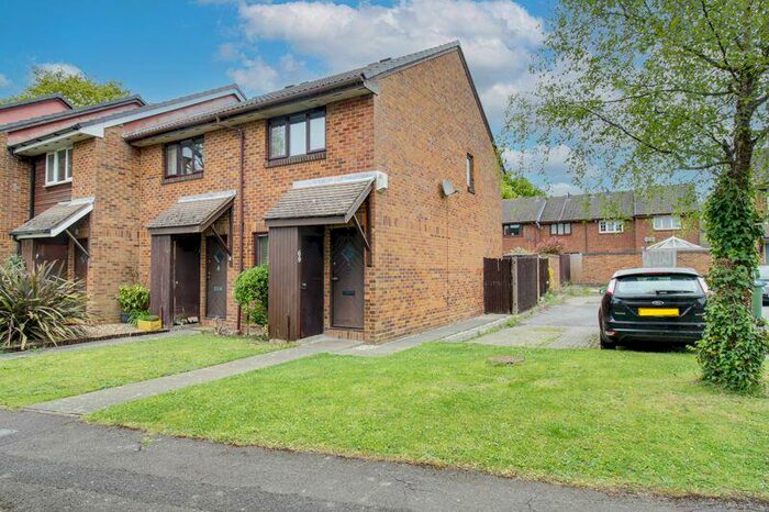2 Bedroom Terraced House To Rent In Woodrush Crescent, Locks Heath, SO31