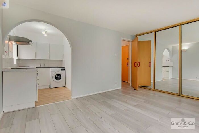 Studio To Rent In Harp Island Close Neasden London, NW10