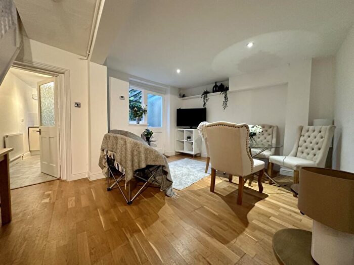 2 Bedroom Flat To Rent In Dartmouth Road, Sydenham, SE26