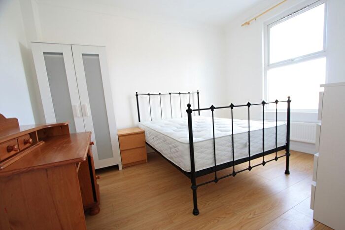 5 Bedroom Terraced House To Rent In Undine Street, Tooting Broadway, SW17