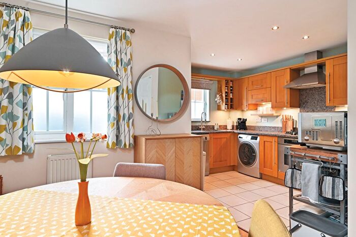 2 Bedroom Flat For Sale In Lancaster Way, Ashford, TN23