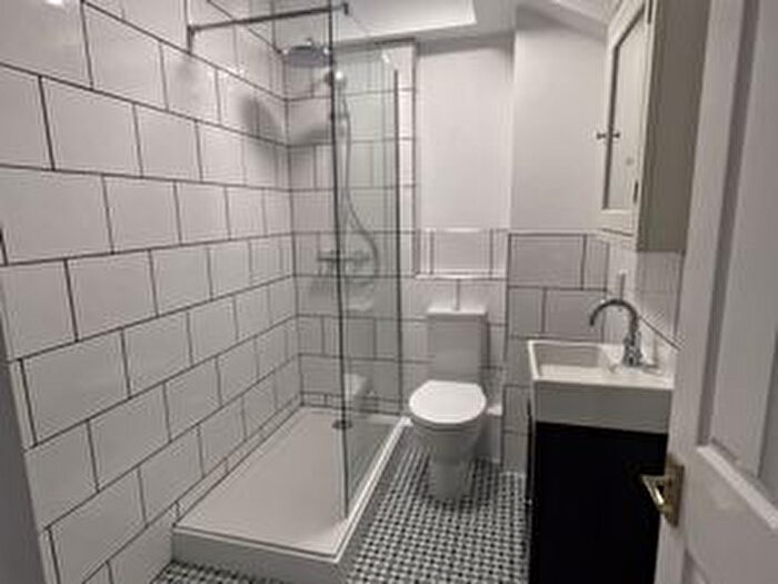 2 Bedroom Flat To Rent In Millbrook Court, Bath, BA2