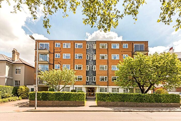 2 Bedroom Flat For Sale In Claremont Road, Surbiton, KT6