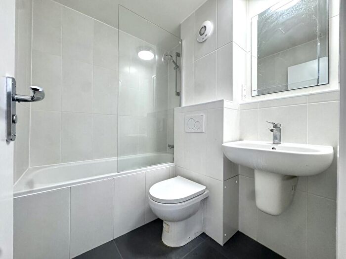2 Bedroom Apartment To Rent In Furze Hill House, Brighton, BN3