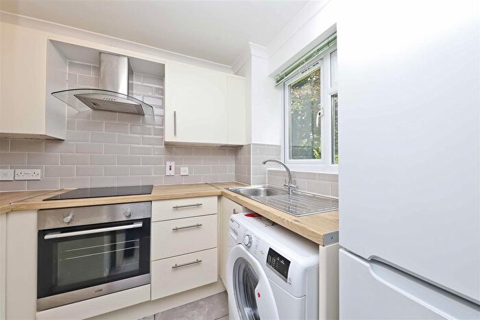 1 Bedroom Flat For Sale In Gainsborough Road, Hayes, UB4